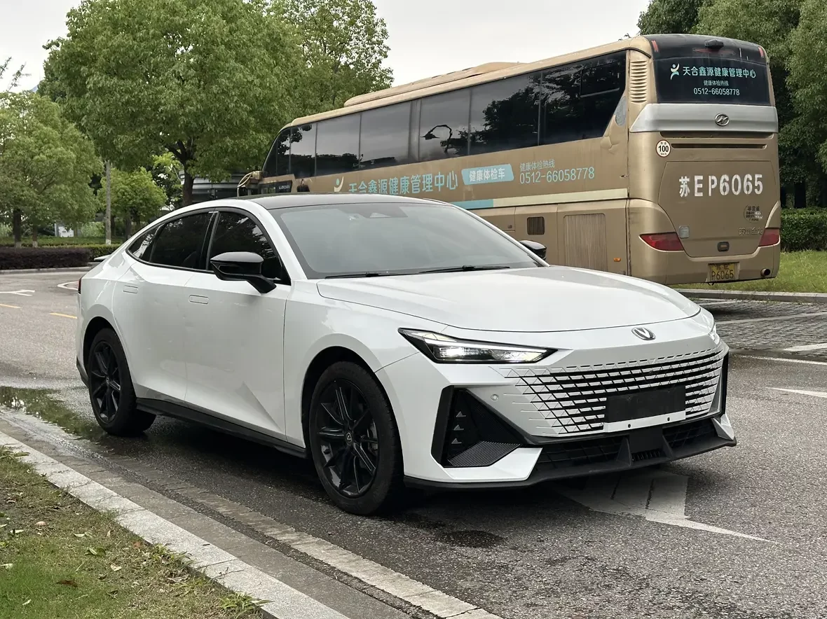 Changan UNI-V