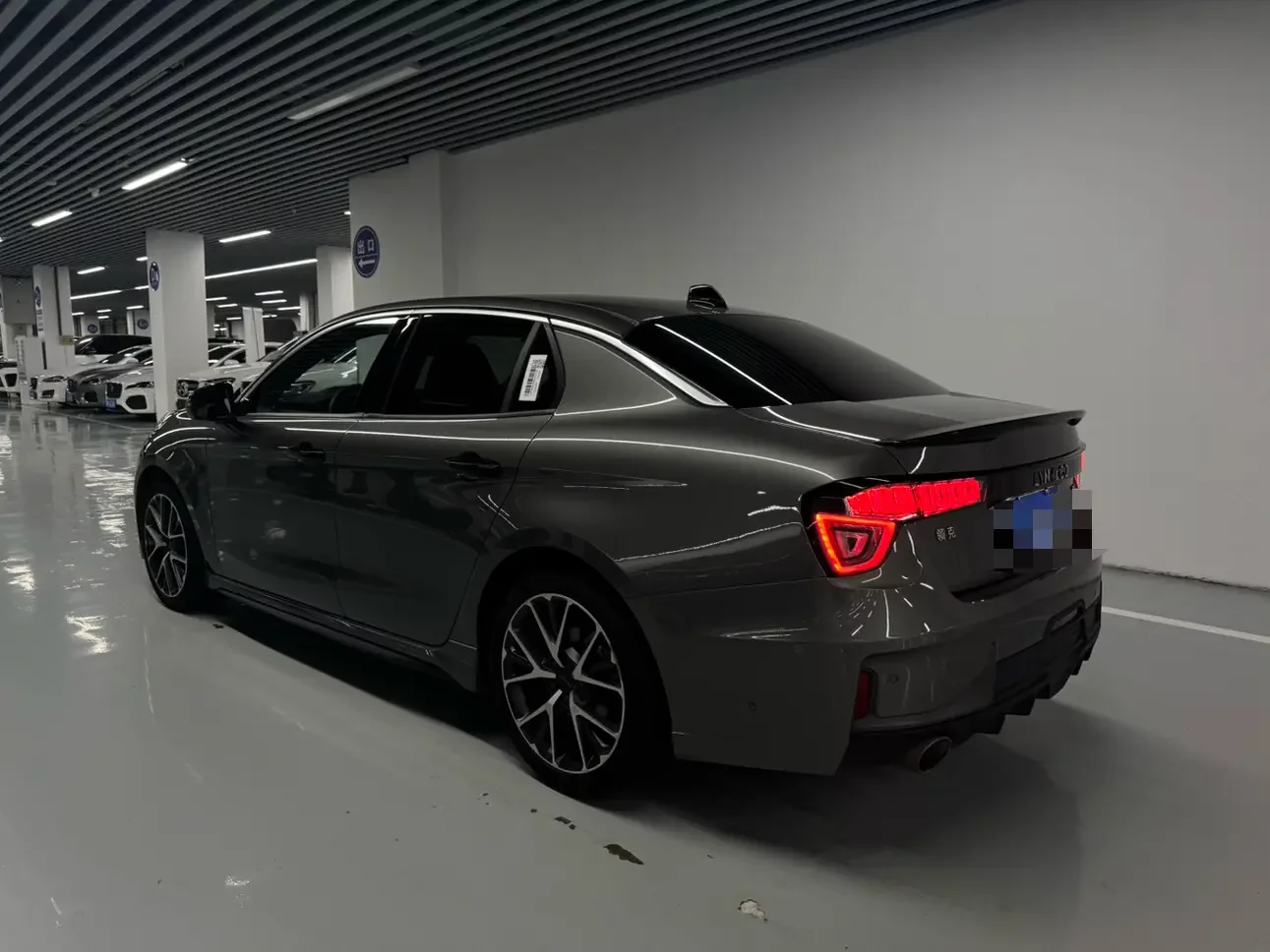 Lynk & Co 03