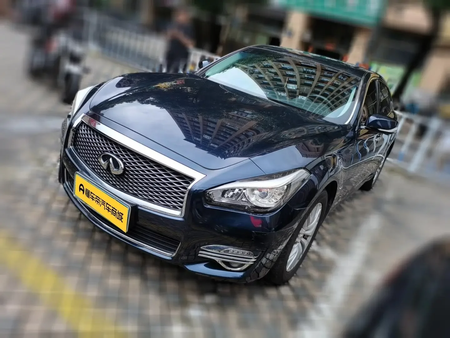 Infiniti Q70