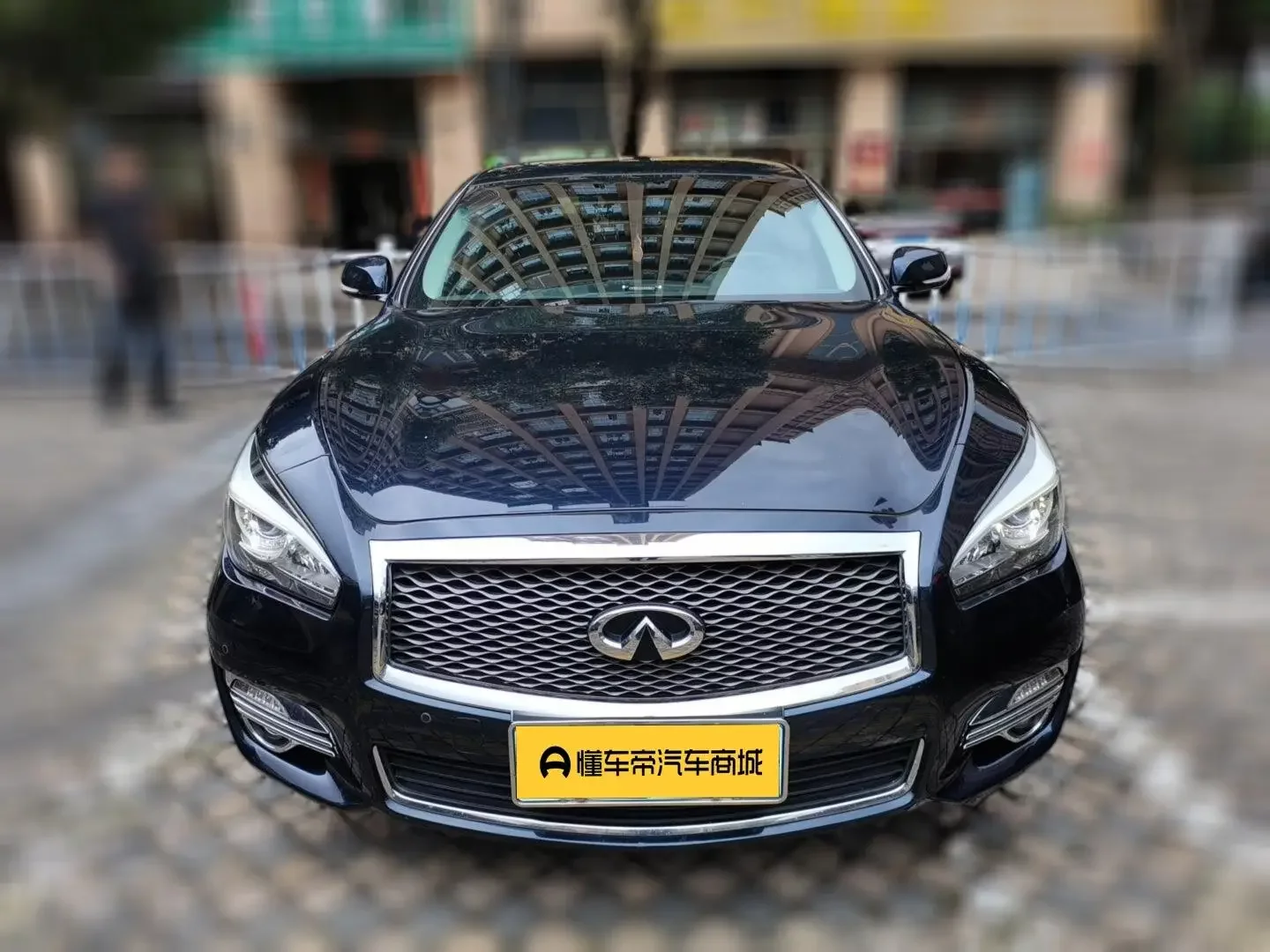 Infiniti Q70