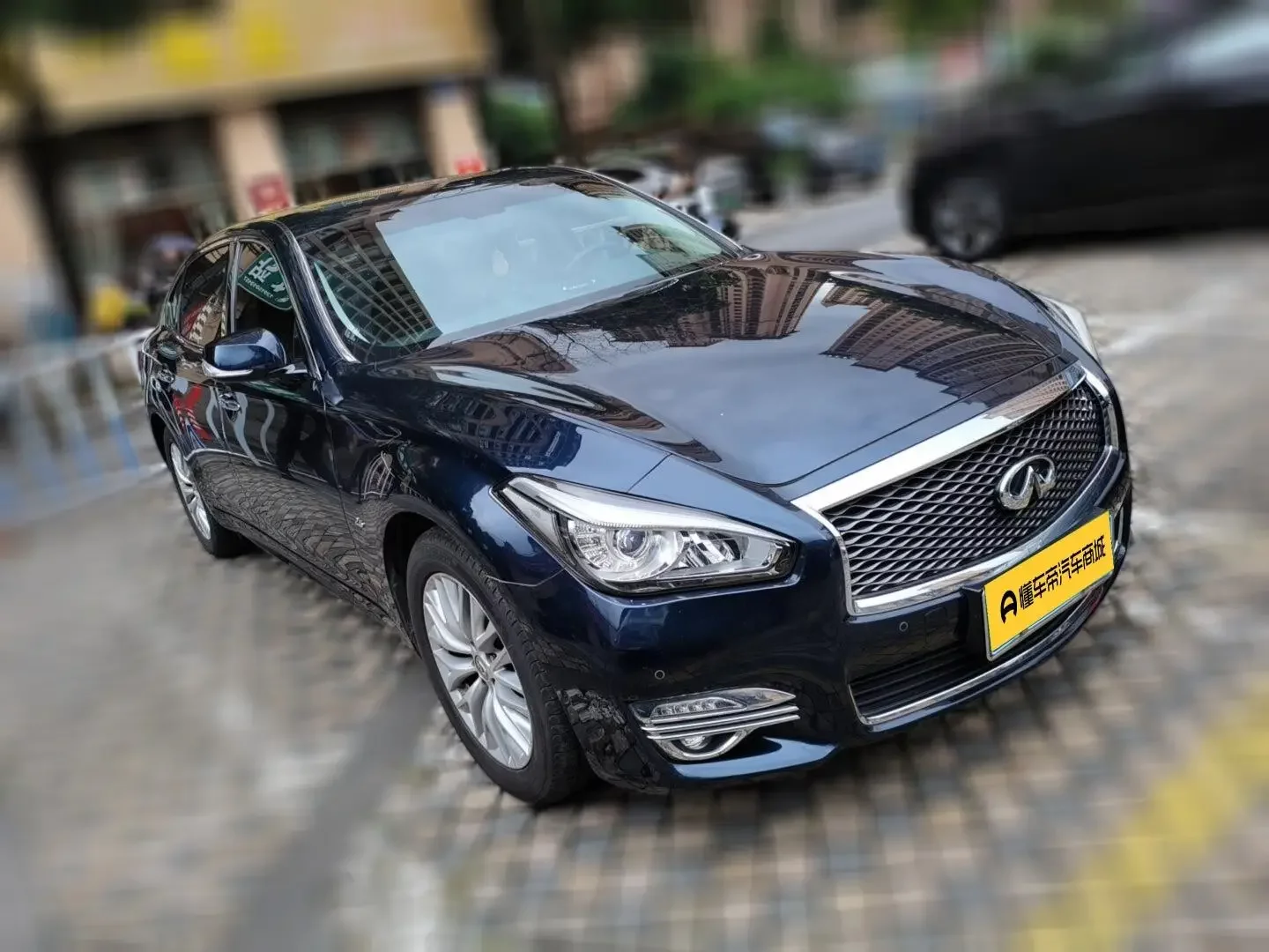 Infiniti Q70
