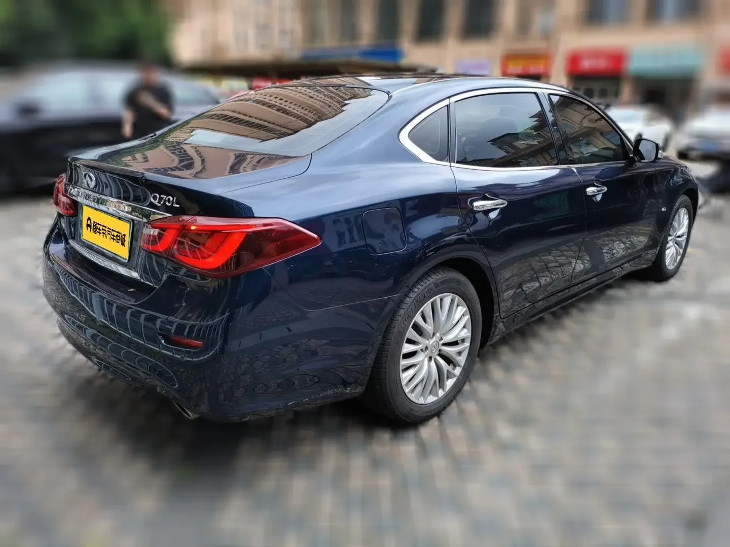 Infiniti Q70