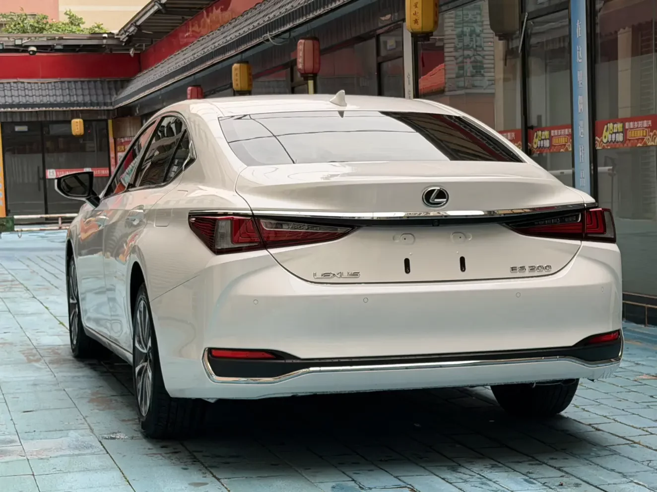 Lexus ES