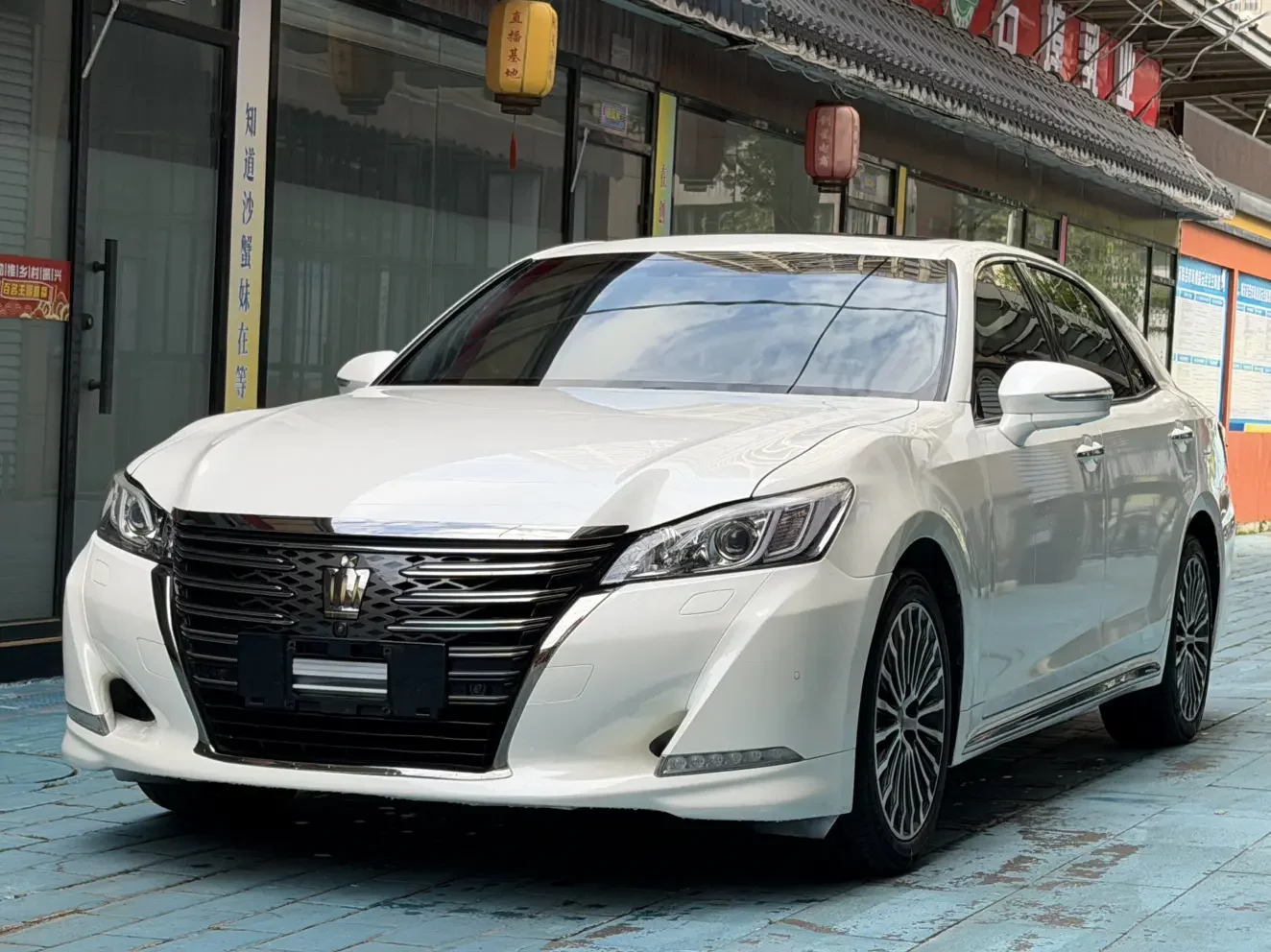 Toyota crown