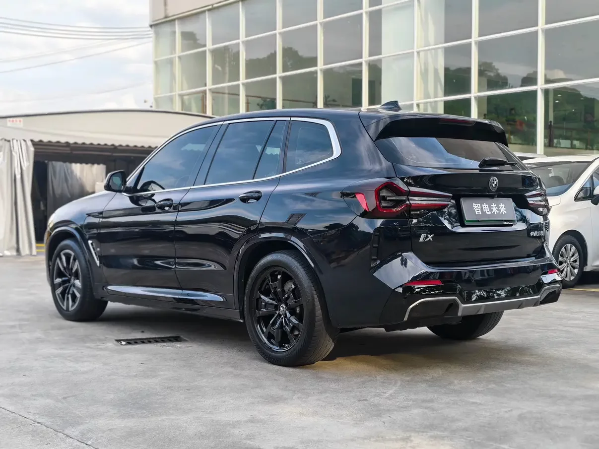 BMW iX3