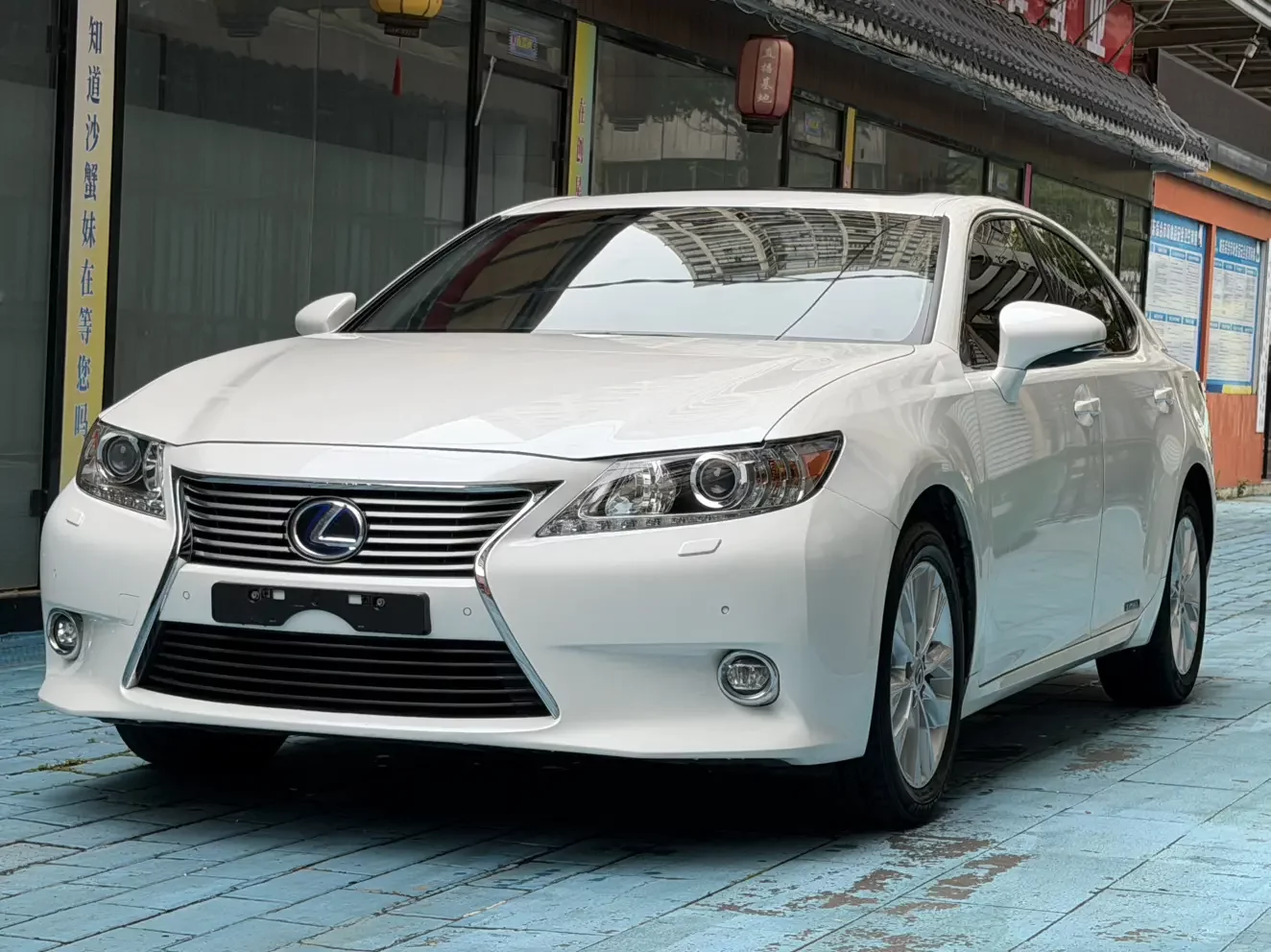 Lexus ES