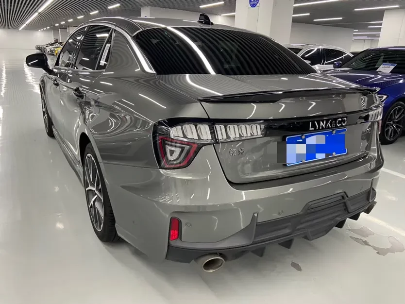 Lynk & Co 03