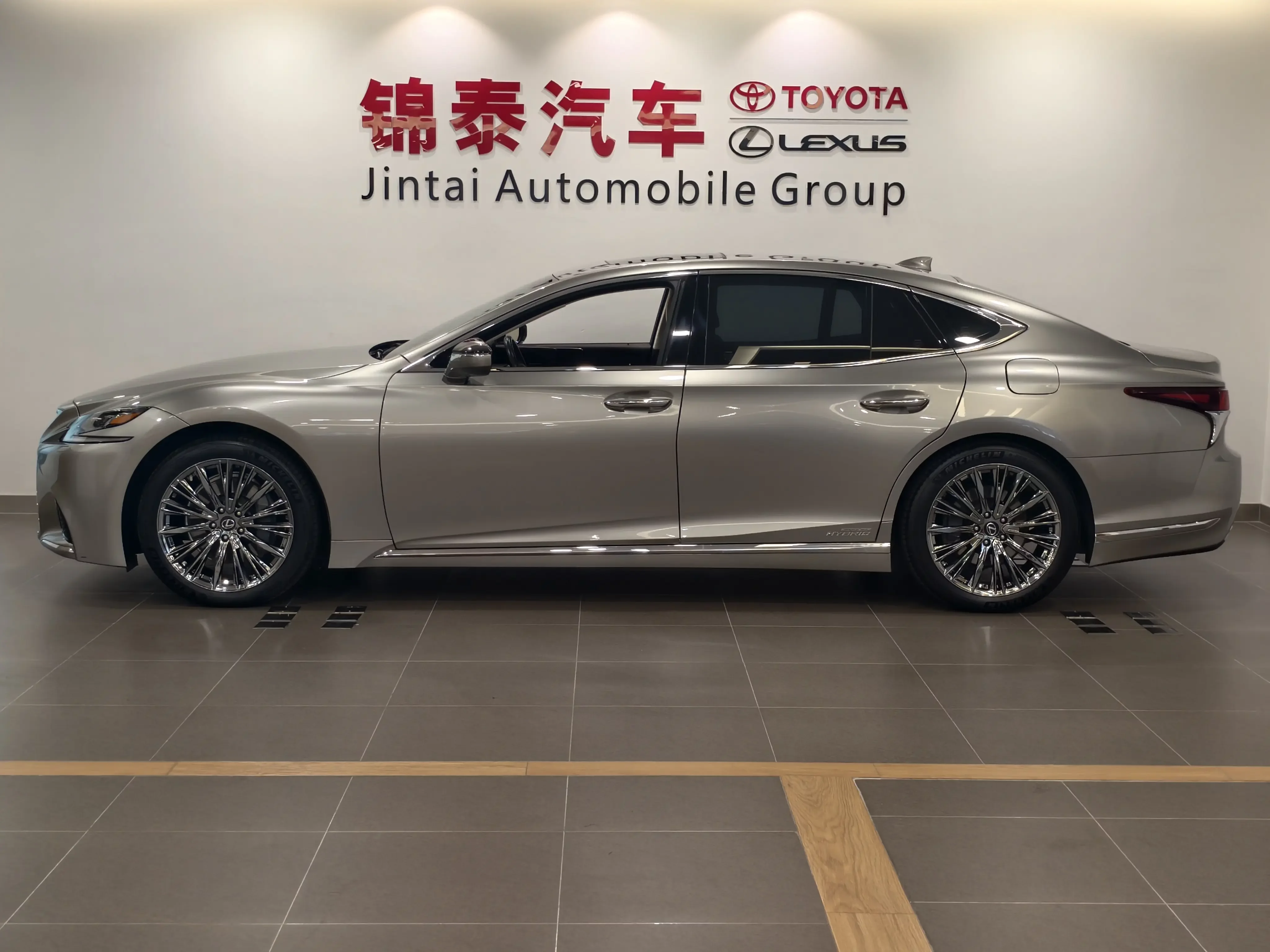 Lexus LS