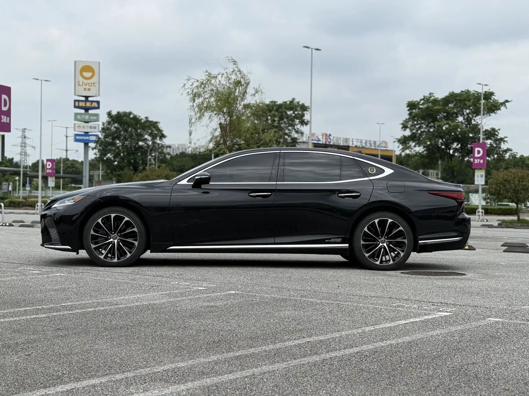 Lexus LS