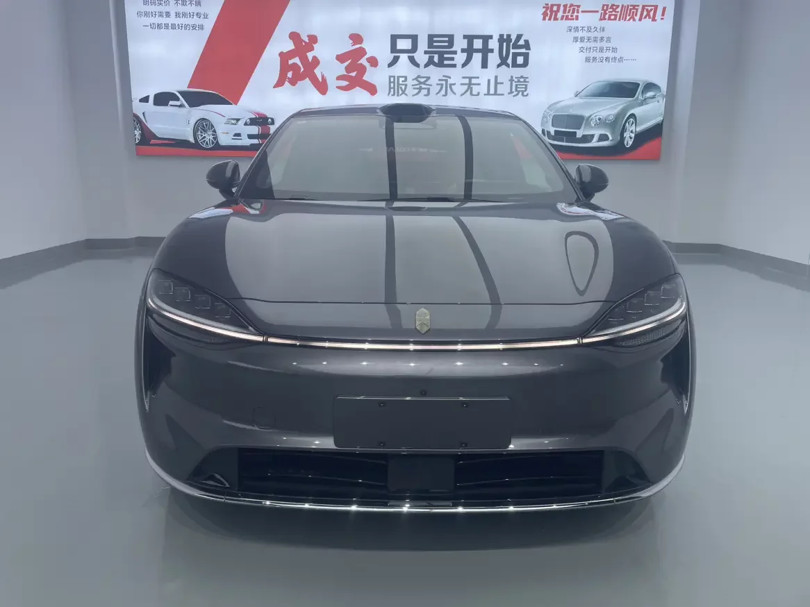 Luxeed Zhijie R7