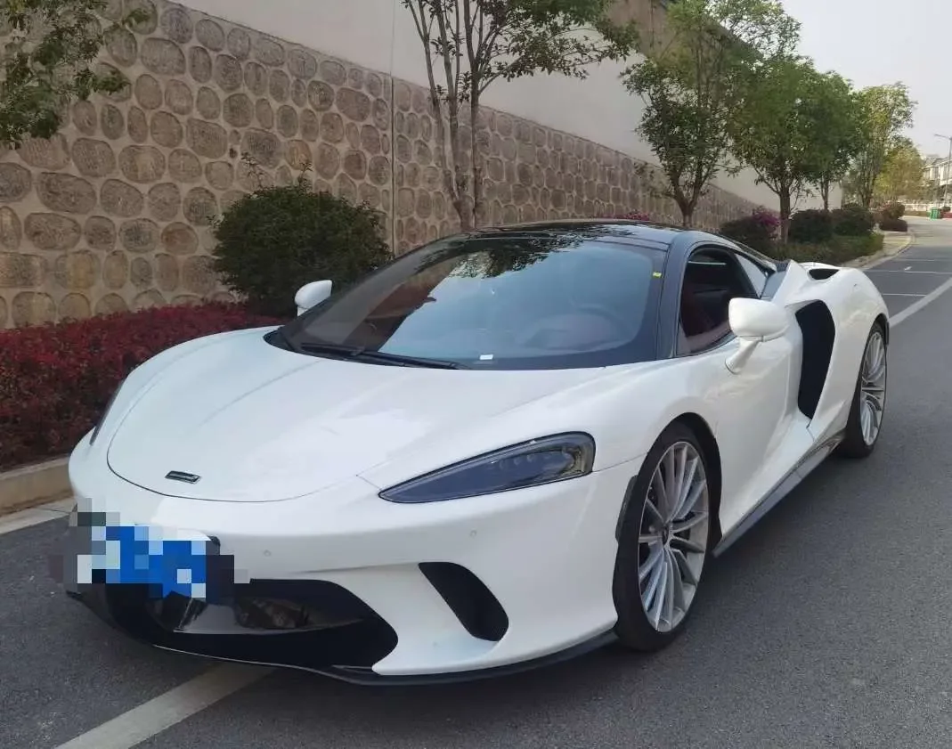 McLaren GT