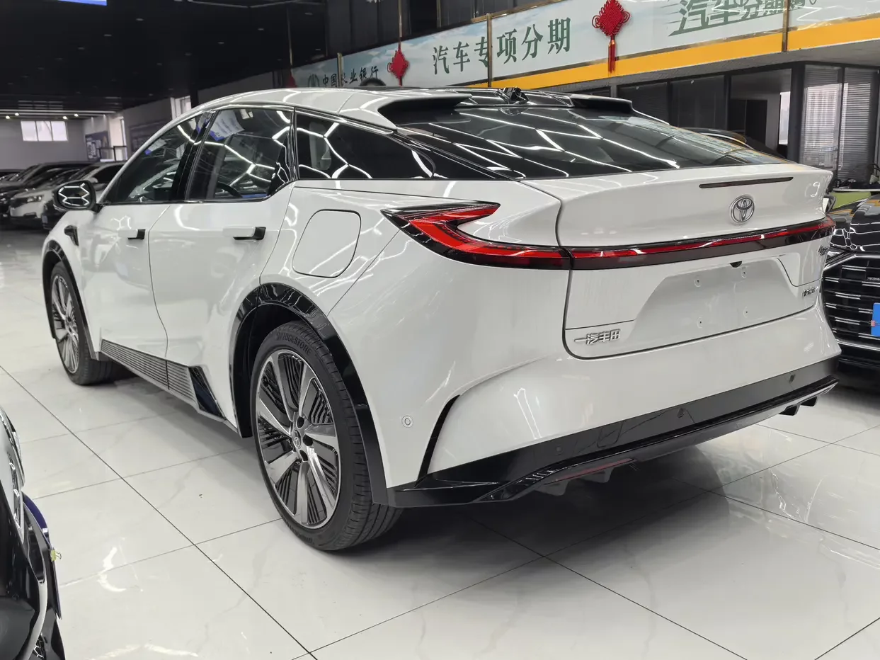 Toyota bZ5