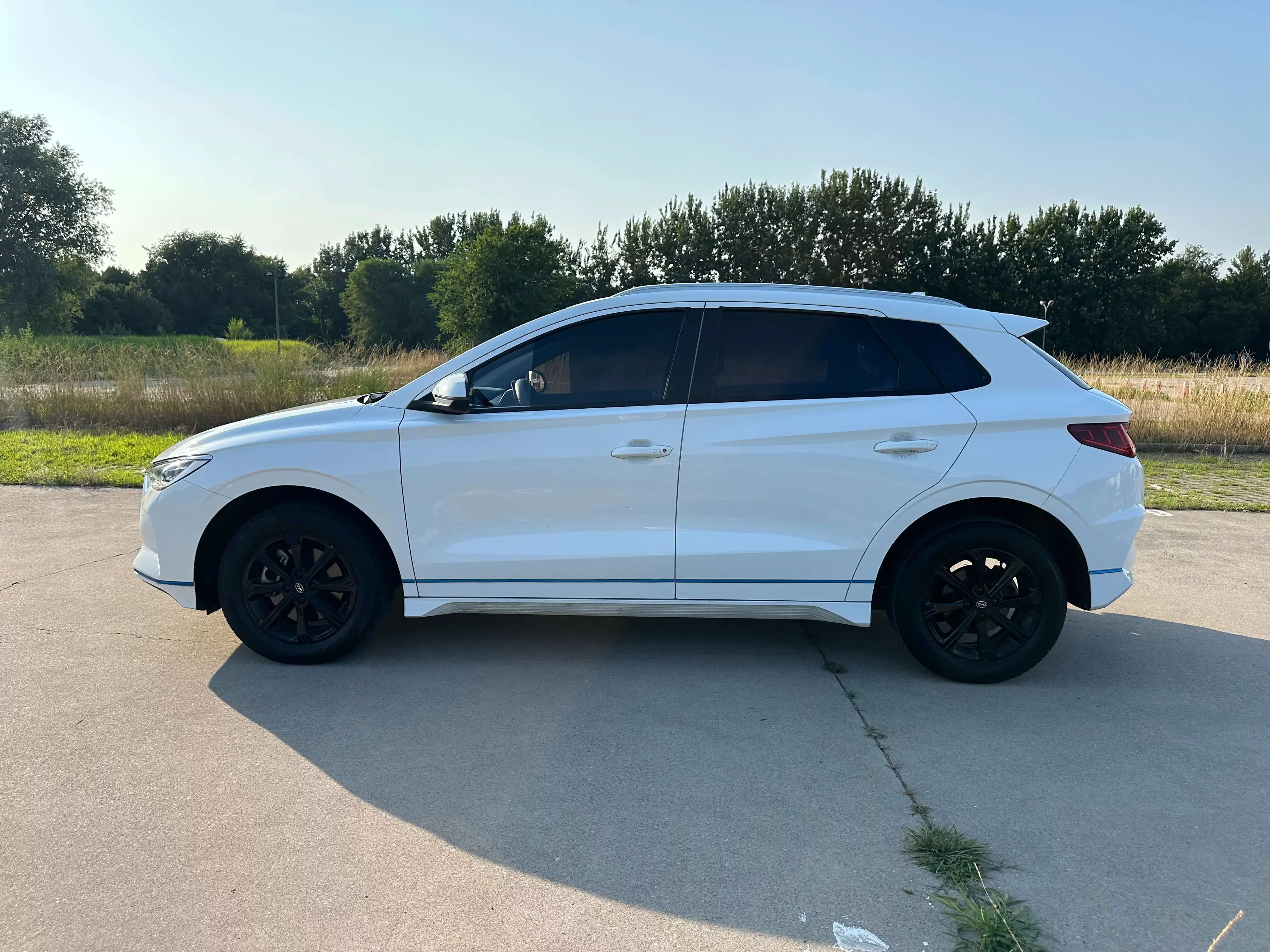 BYD e2