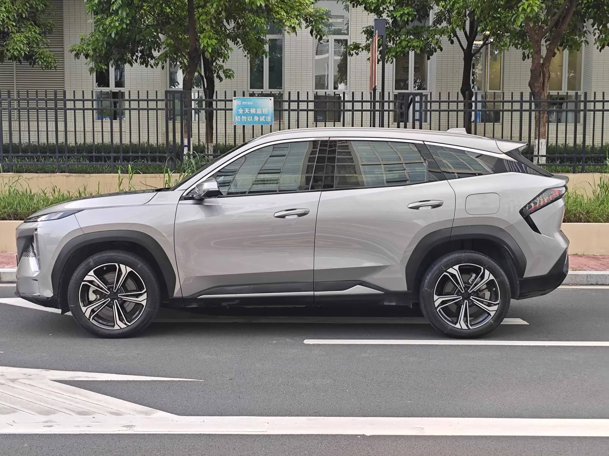 Geely Galaxy L7