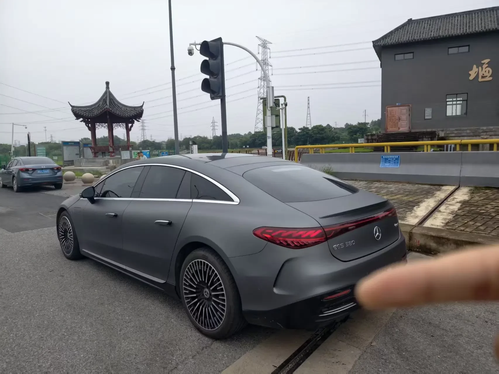 Mercedes-Benz EQS