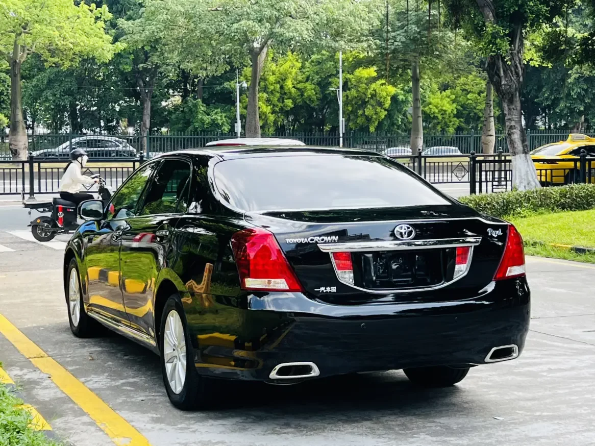 Toyota crown
