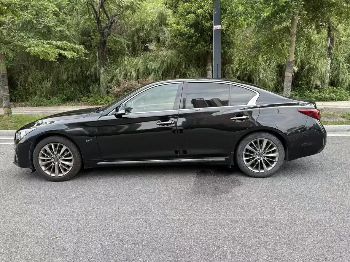 Infiniti Q50L