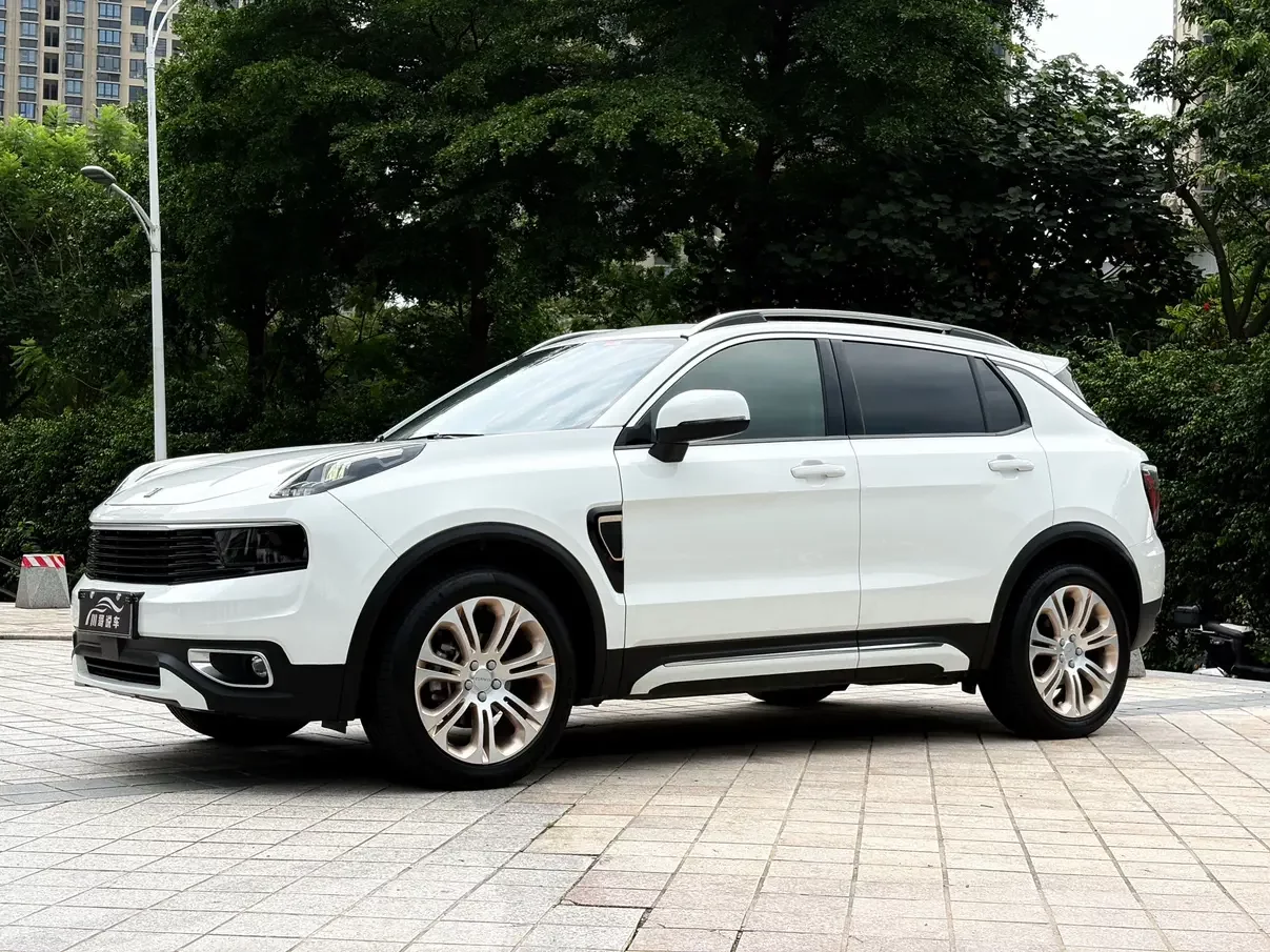 Lynk & Co 01