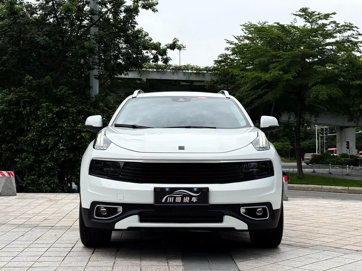 Lynk & Co 01