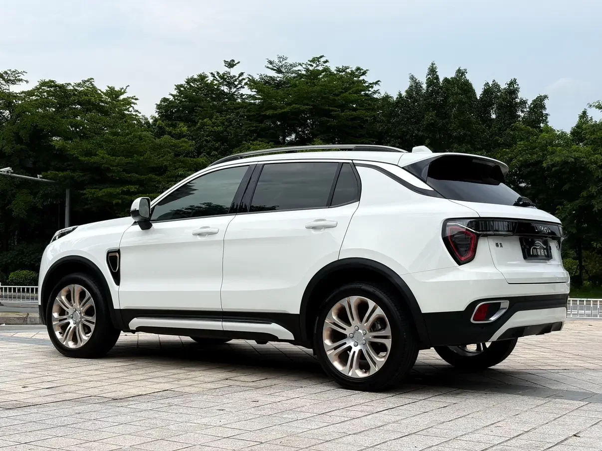 Lynk & Co 01