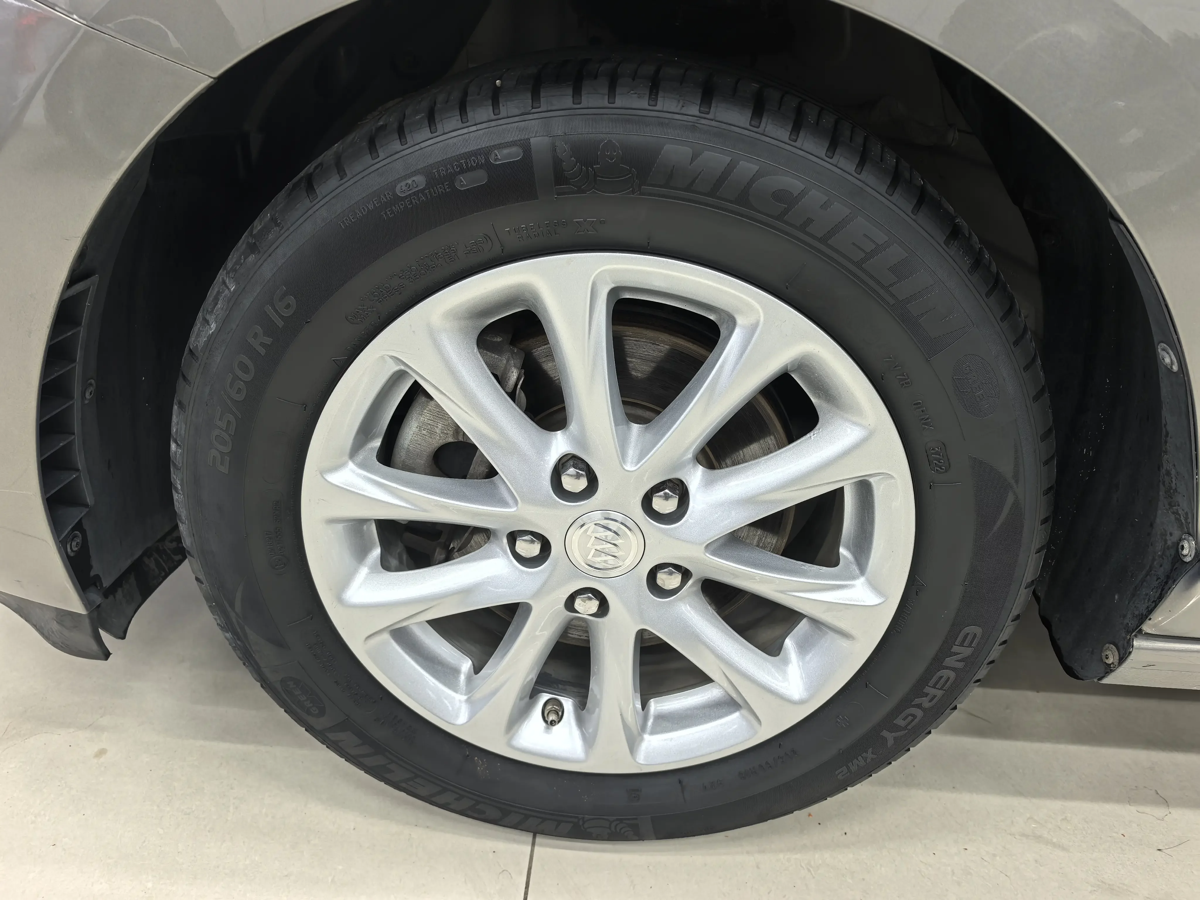 Buick GL6