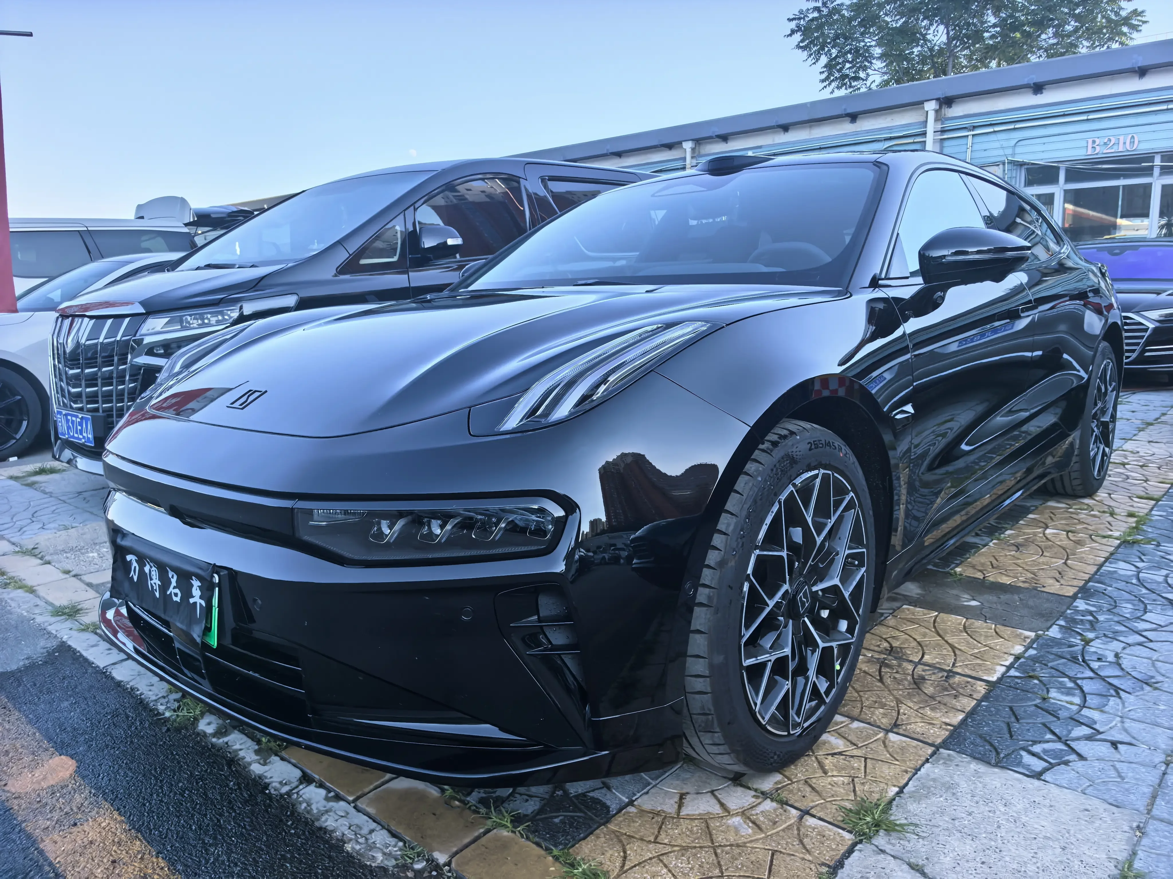 ZEEKR 001