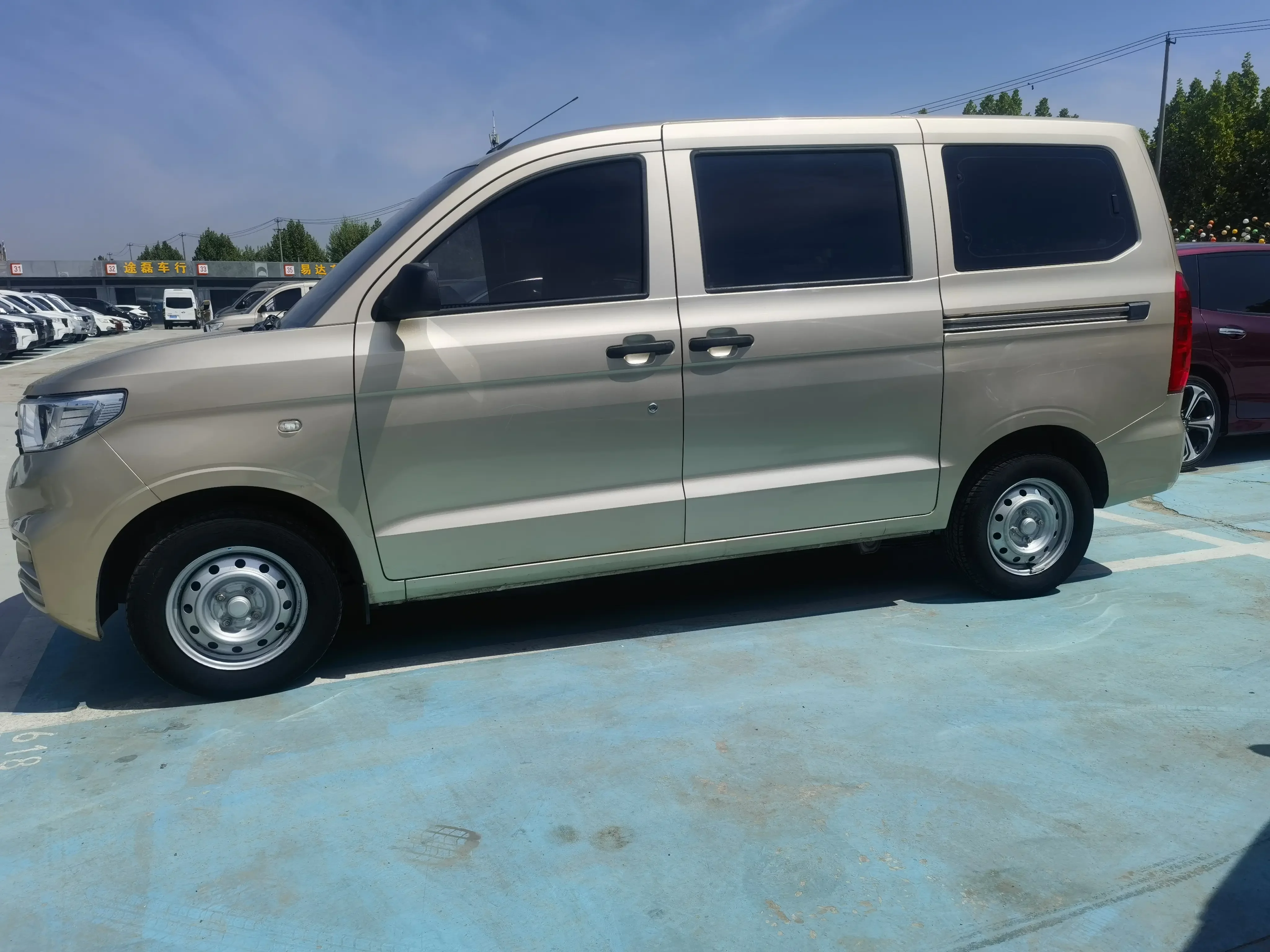 Wuling Hongguang V