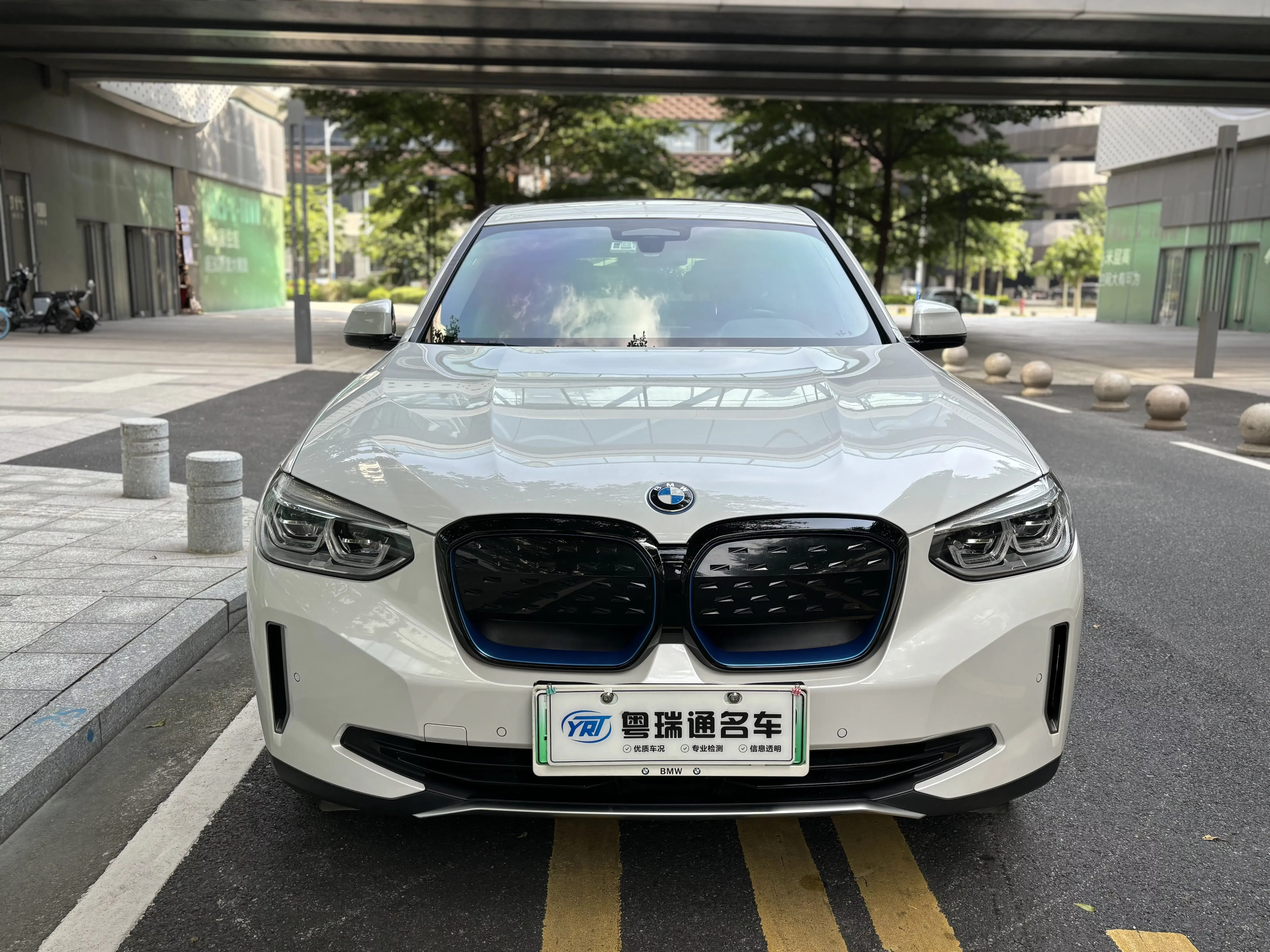 BMW iX3