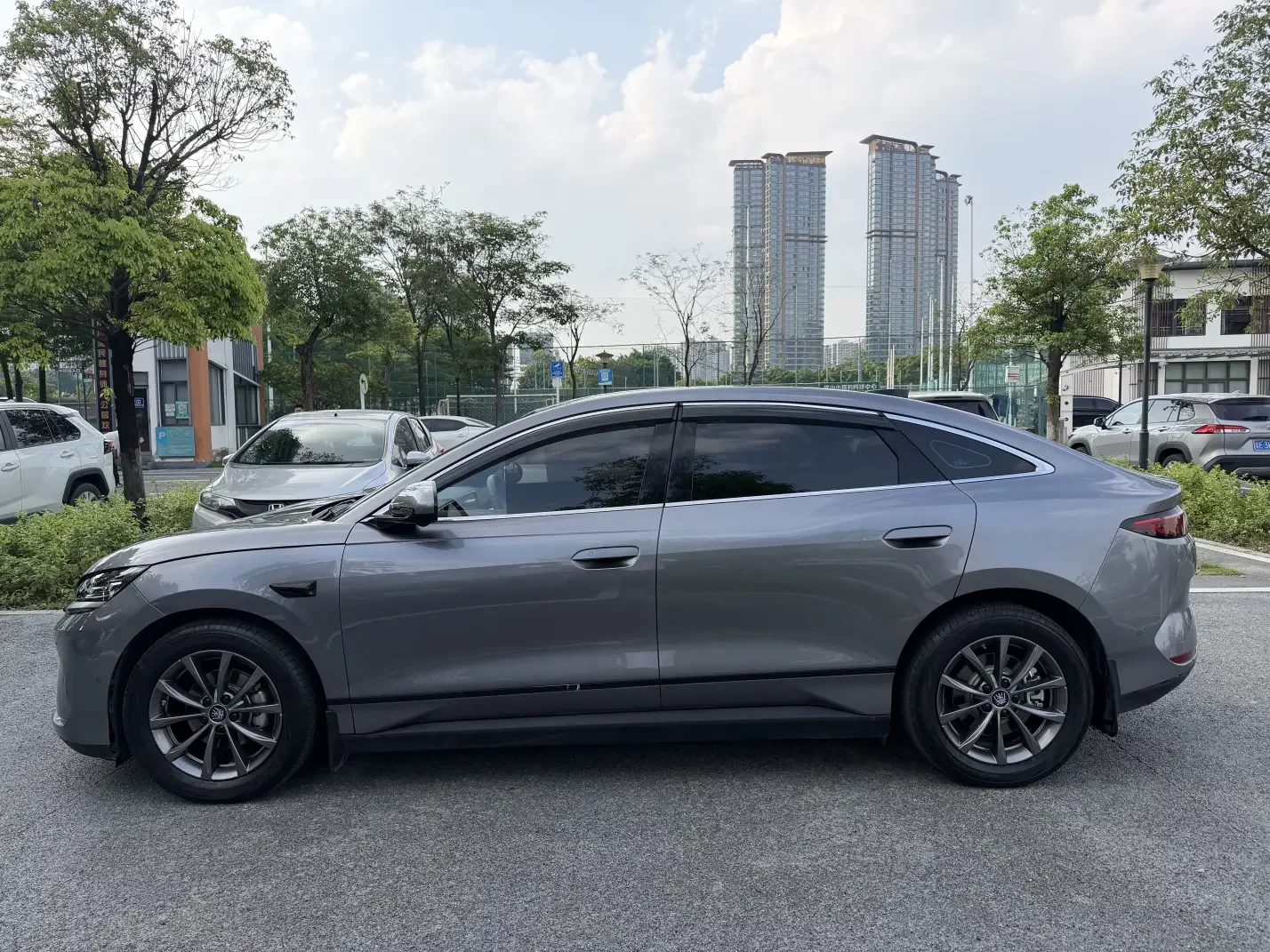 BYD Qin L EV