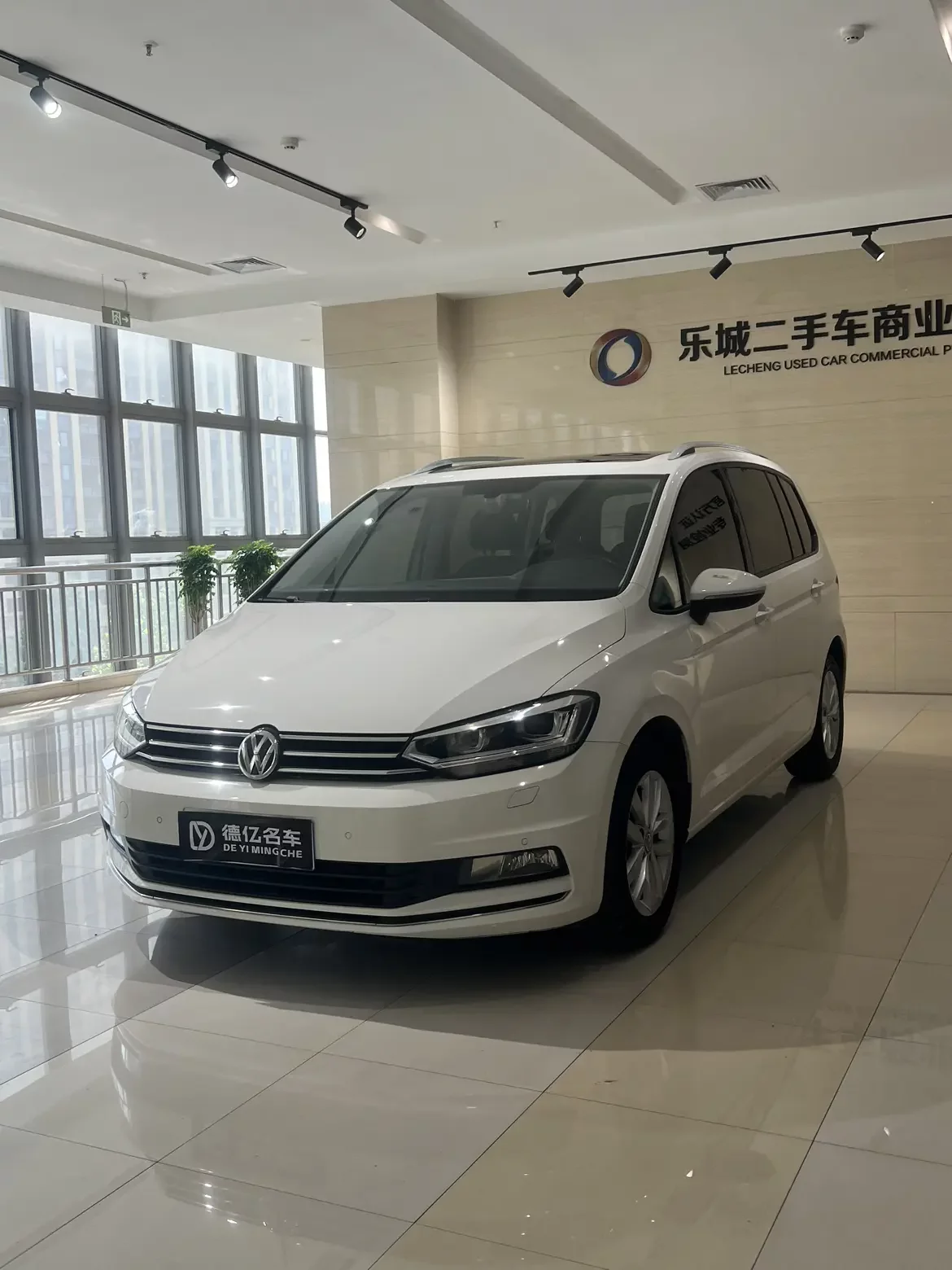 Volkswagen Touran L  из Китая
