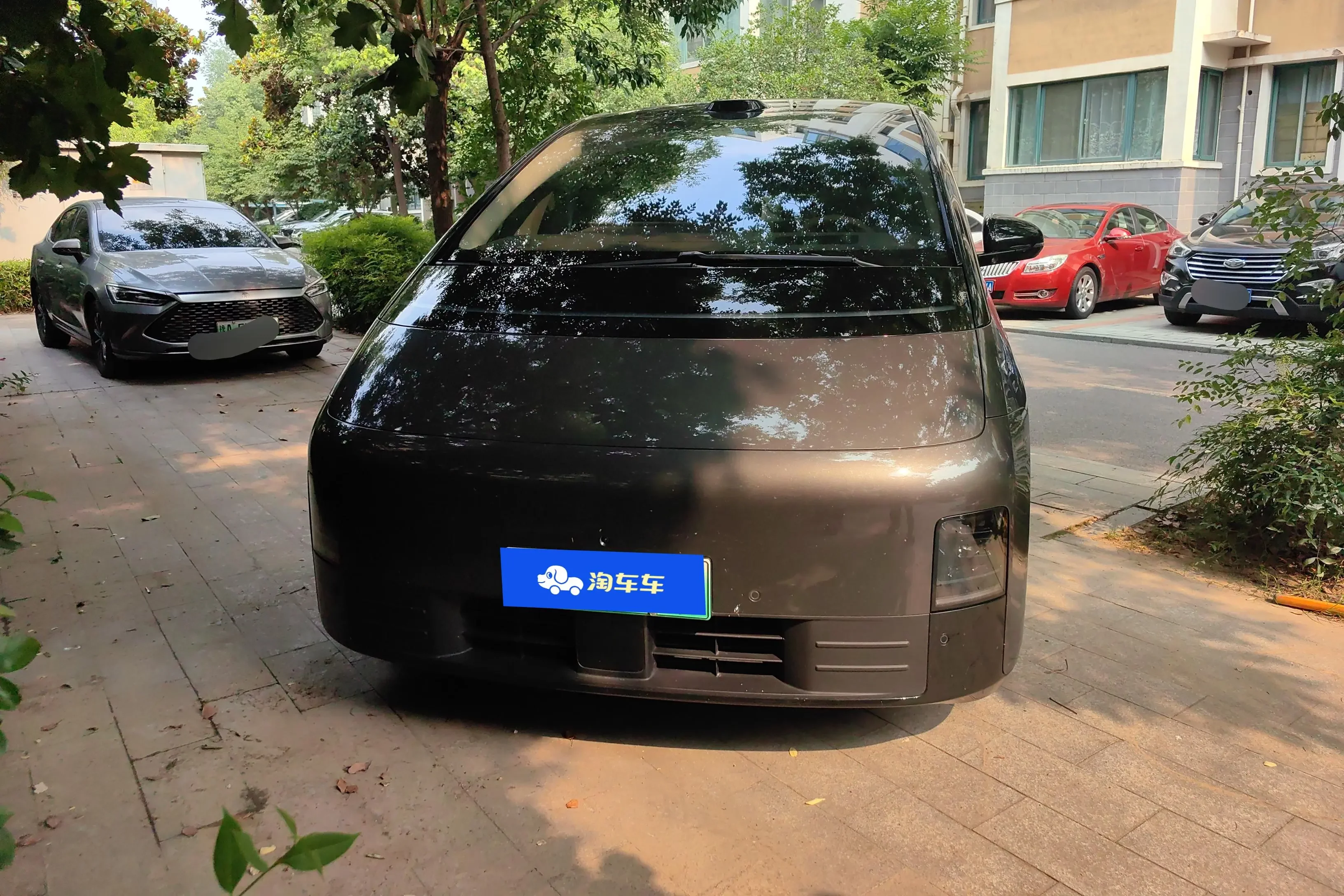 Lixiang MEGA