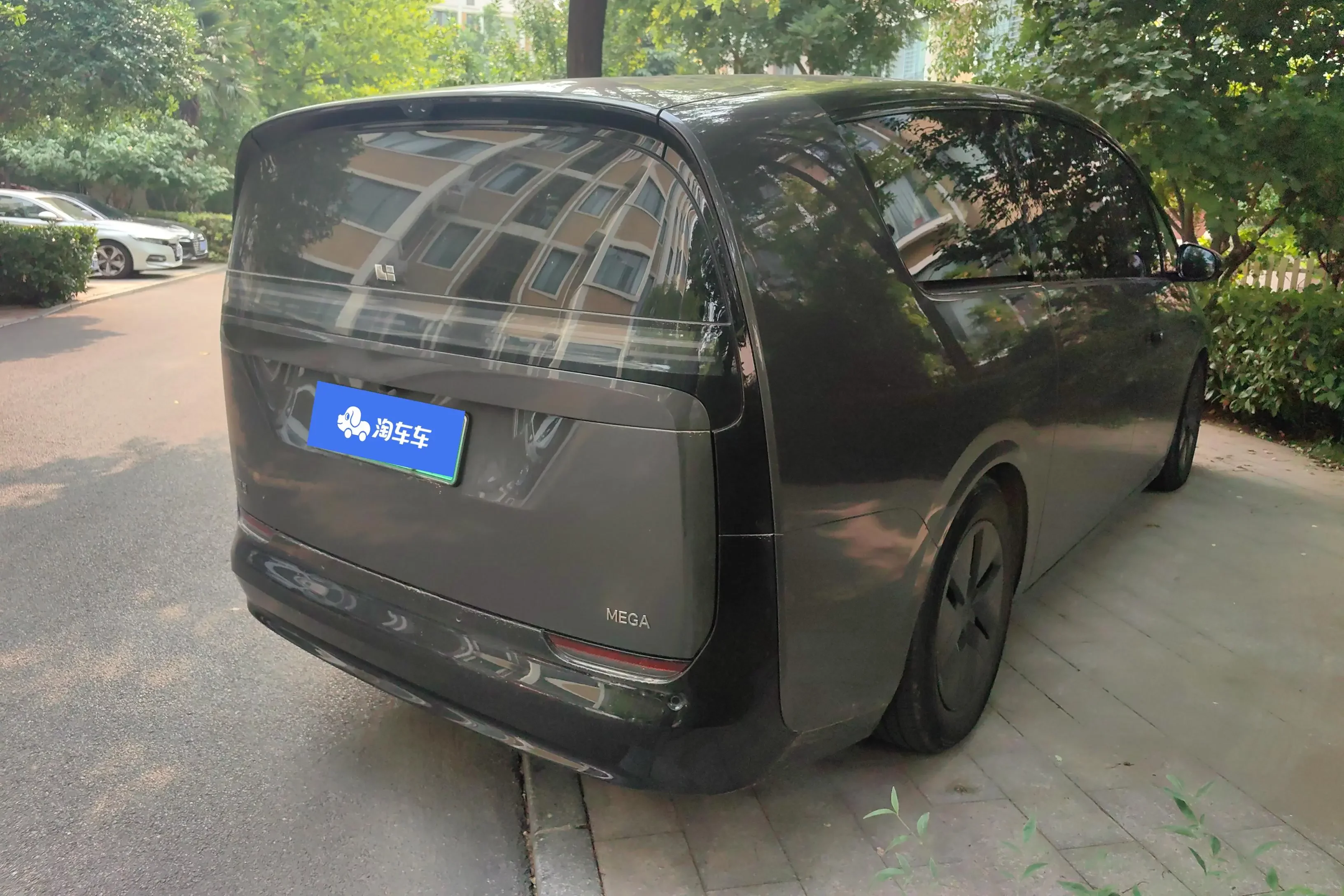 Lixiang MEGA