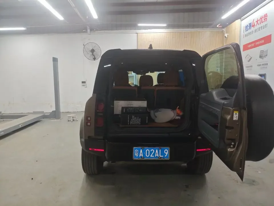 Land Rover guard