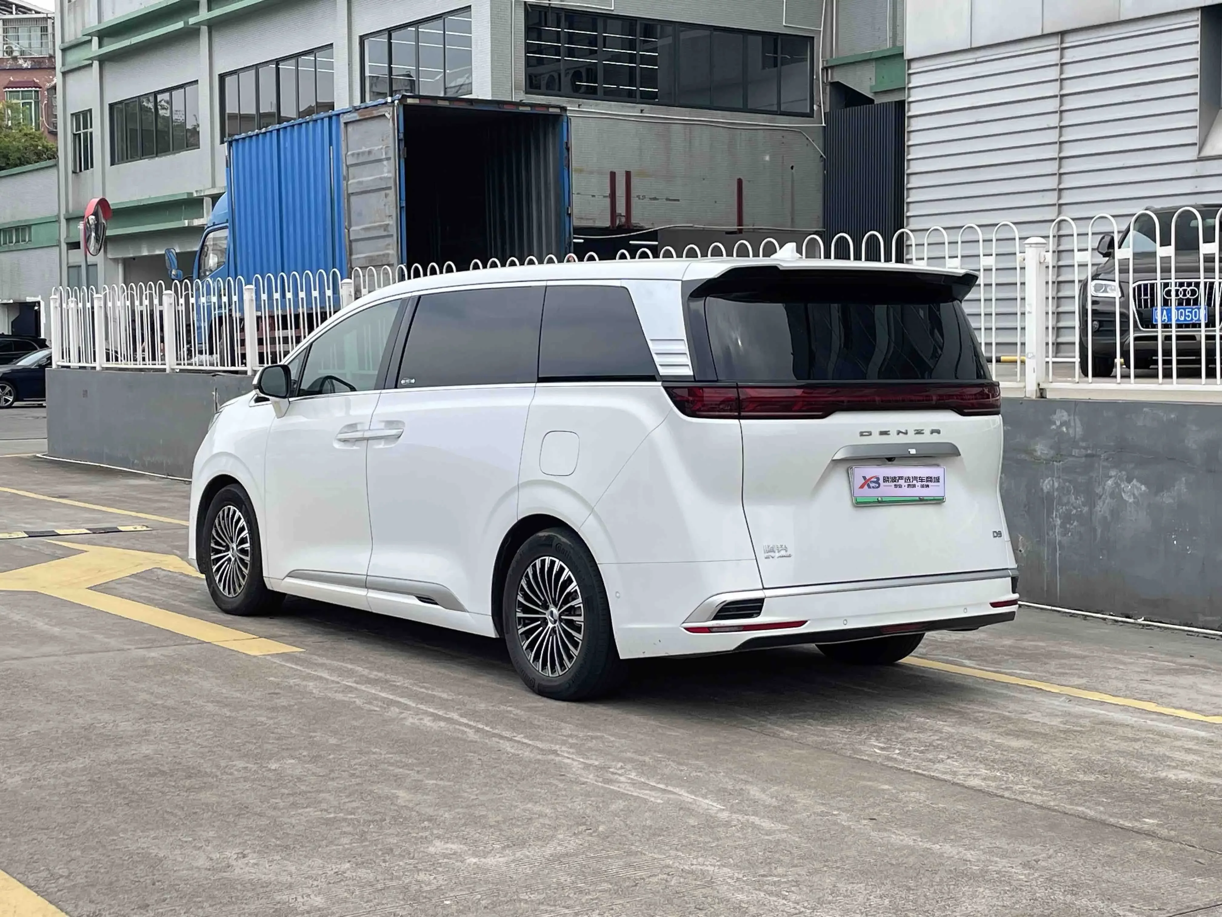 Denza D9 EV
