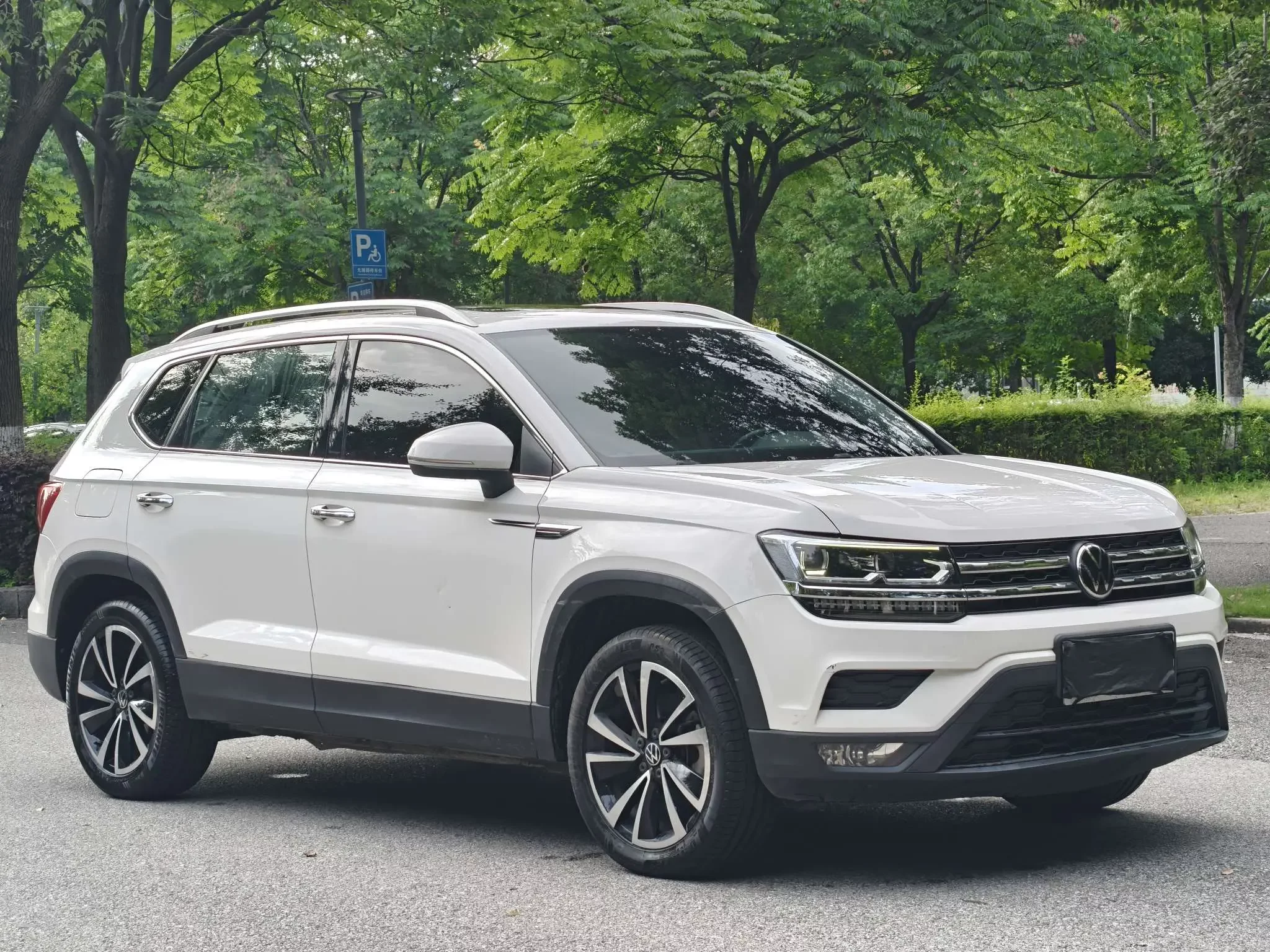 Volkswagen Tharu