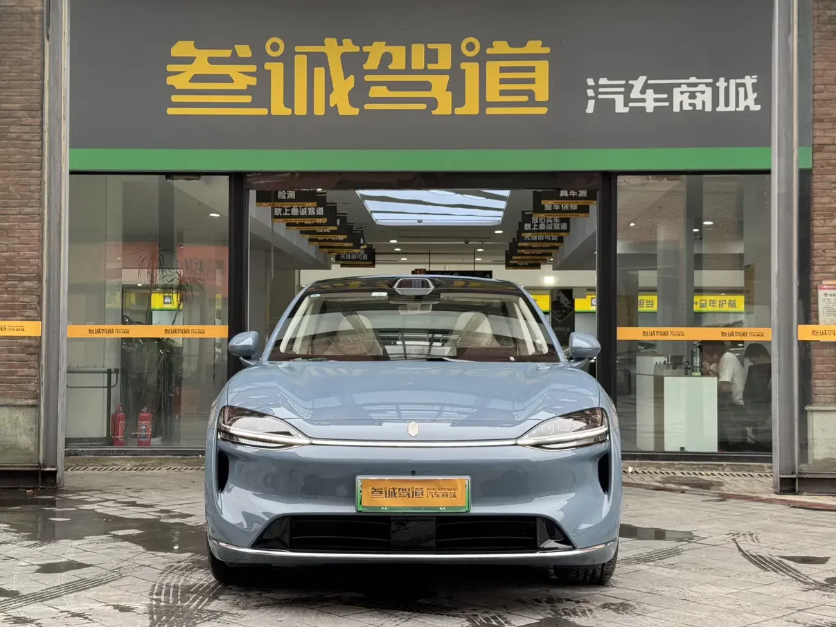 Luxeed Zhijie R7  из Китая