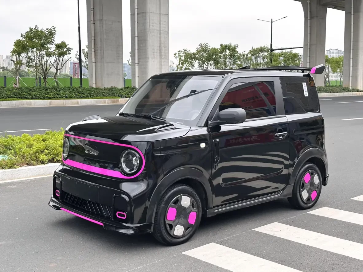 Geely panda