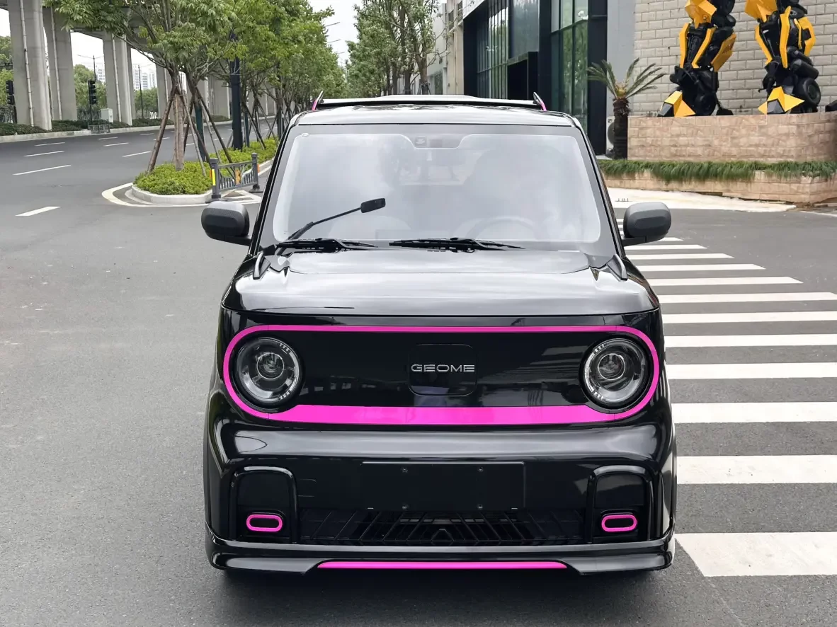 Geely panda