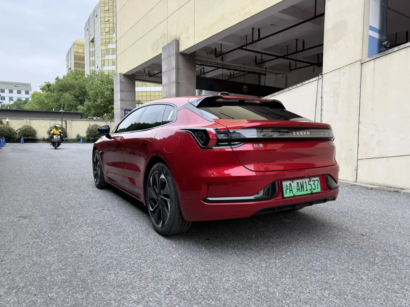 ZEEKR 001