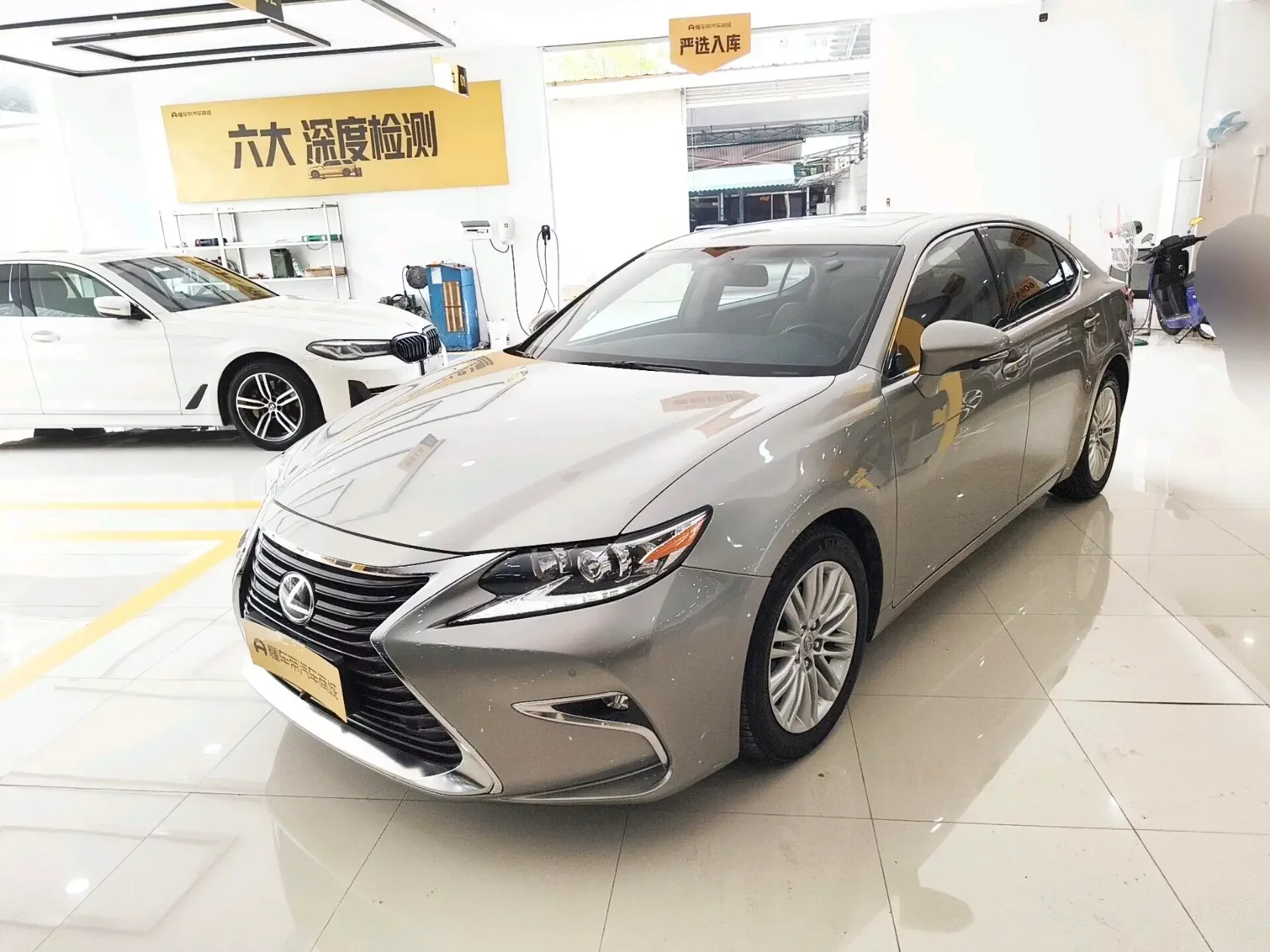 Lexus ES