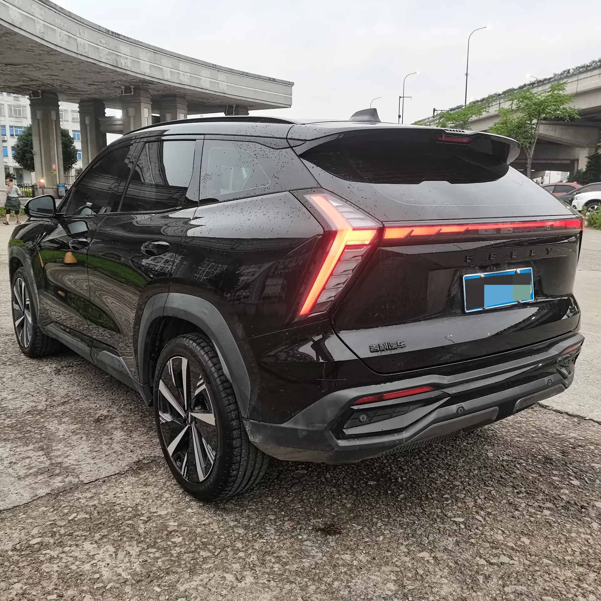 Geely Atlas L