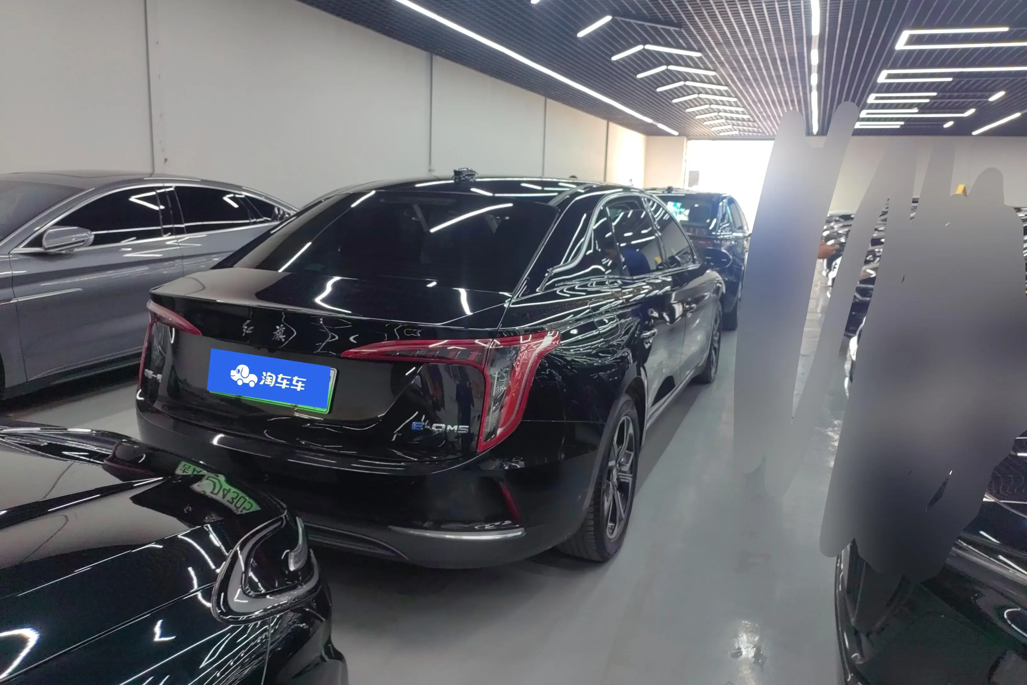 Hongqi E-QM5