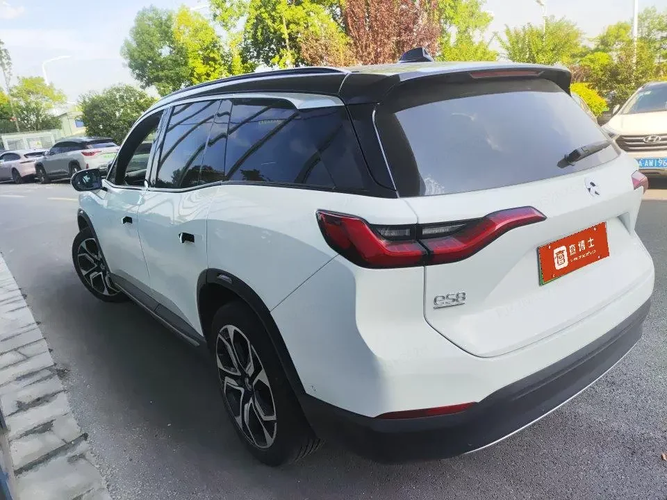 NIO ES8