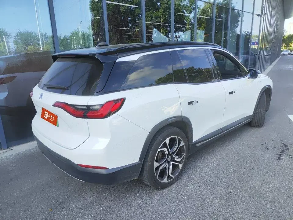 NIO ES8