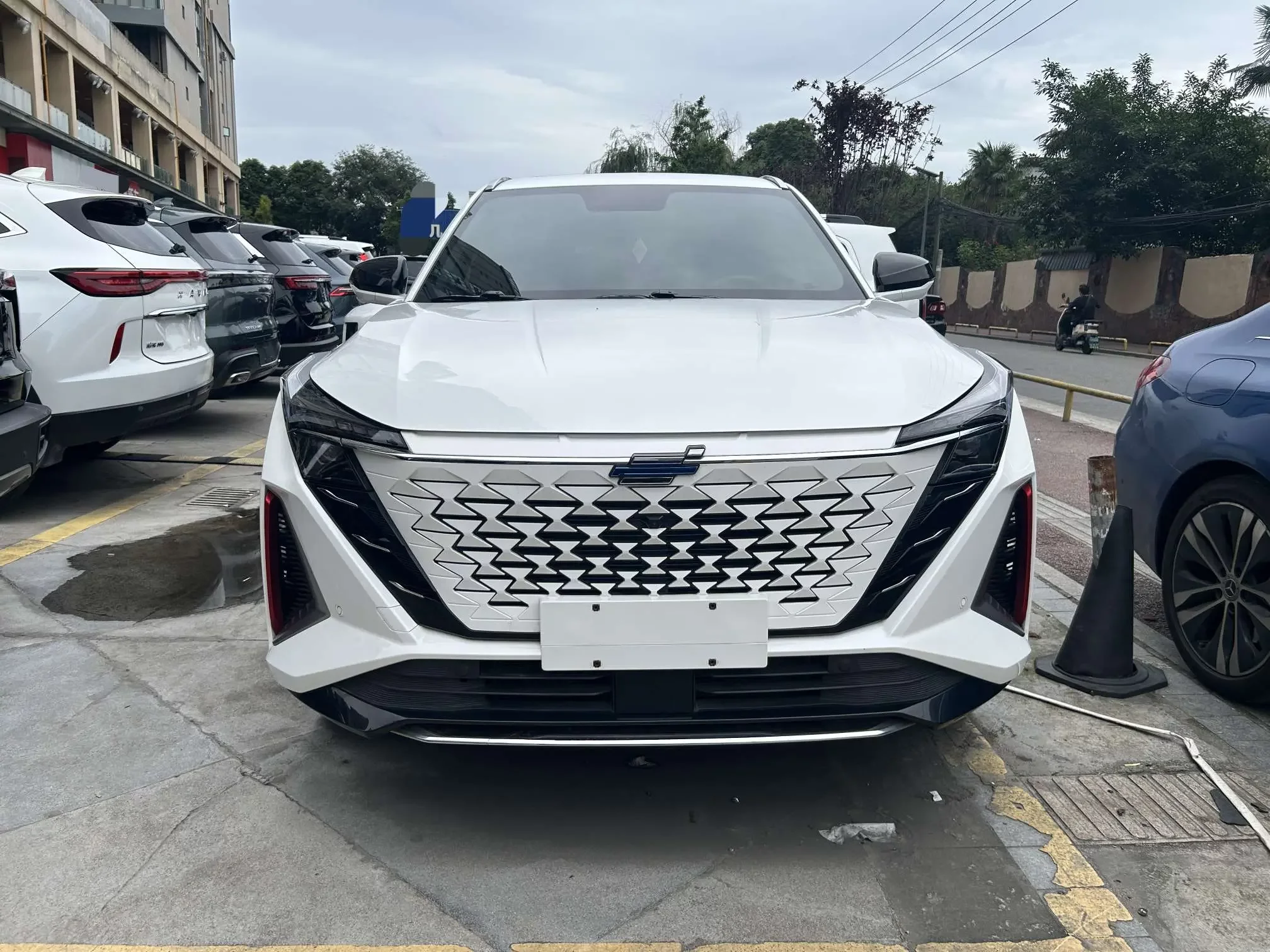 Oshan Changan Auchan Z6