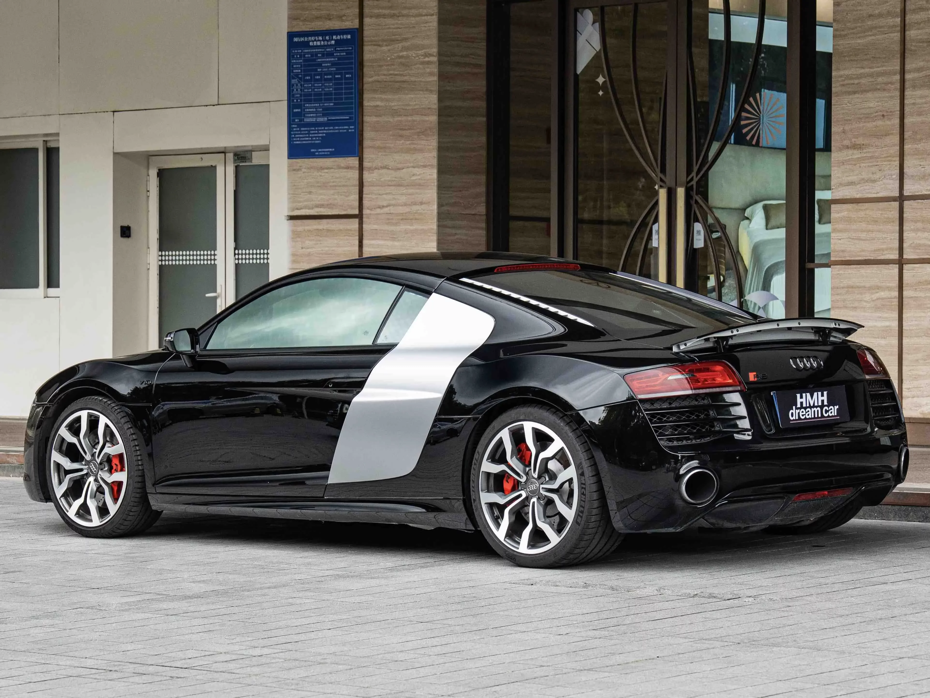 Audi R8