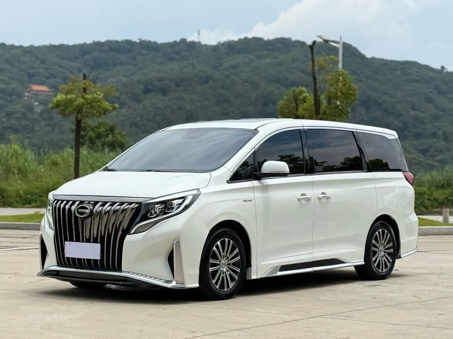 GAC Trumpchi M8  из Китая