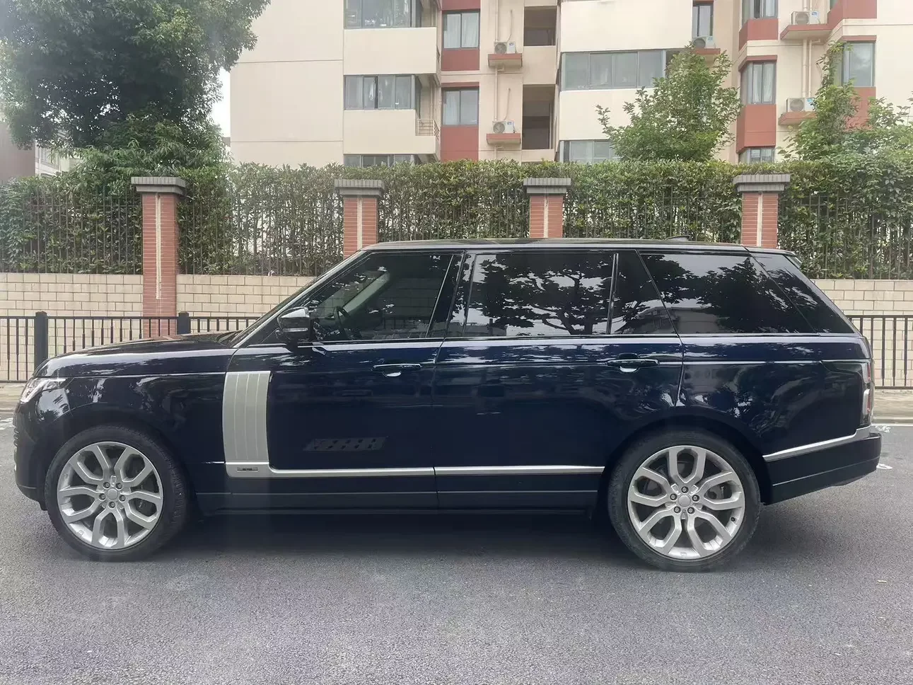 Land Rover range rover