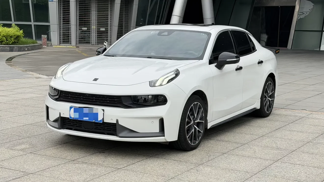 Lynk & Co 03