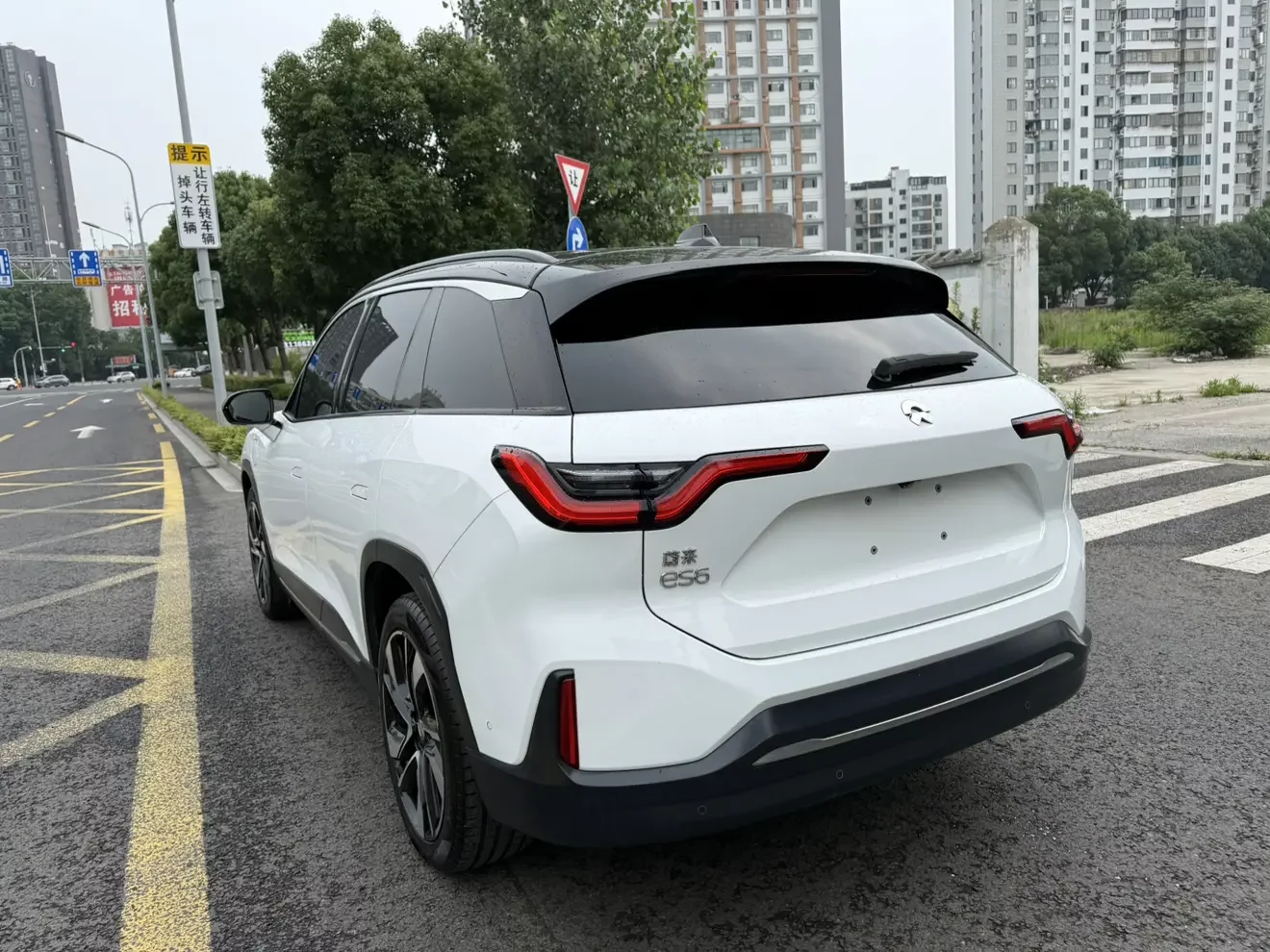 NIO ES6